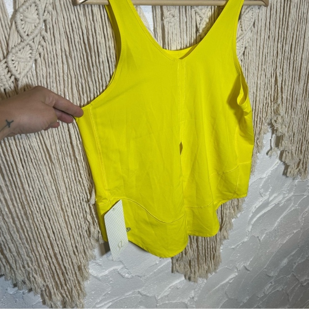 NEW WITH TAGS Lululemon Run: Featherweight Singlet Women’s size 8 - Picture 8 of 11